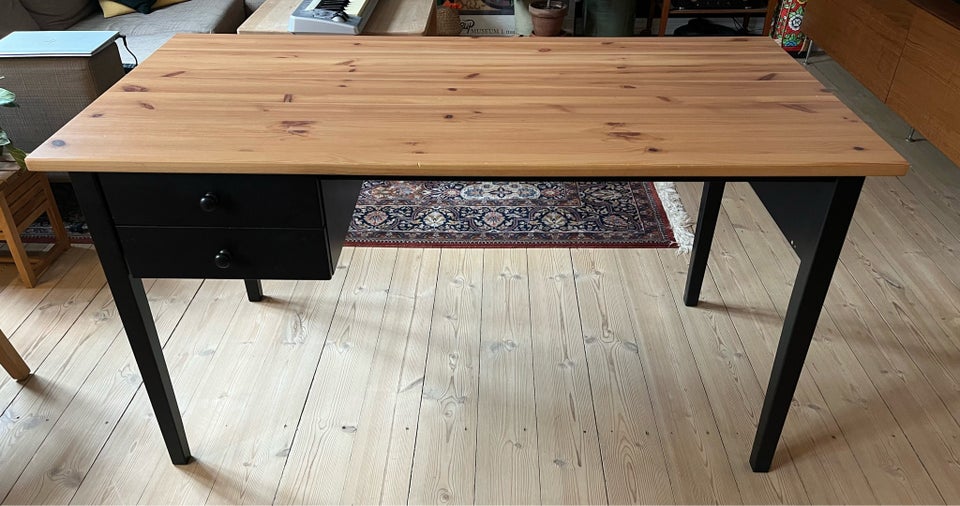 Skrivebord, Ikea, b: 140 d: 70 h: 74