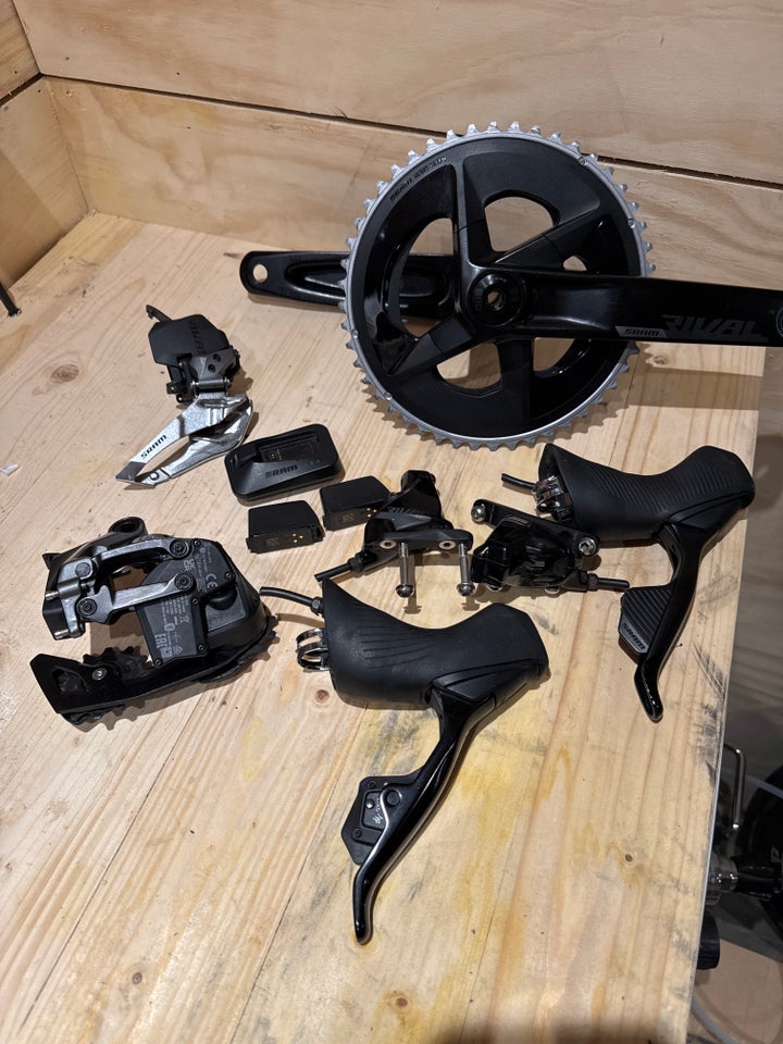 Geargruppe, SRAM rival eTap