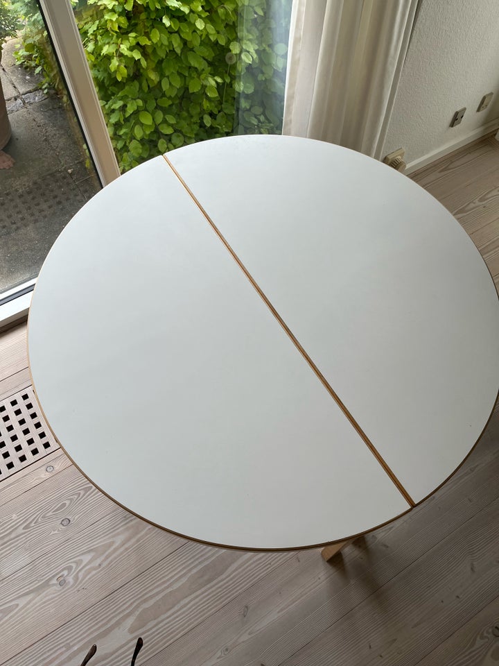 Alvar Aalto spisebord m stole