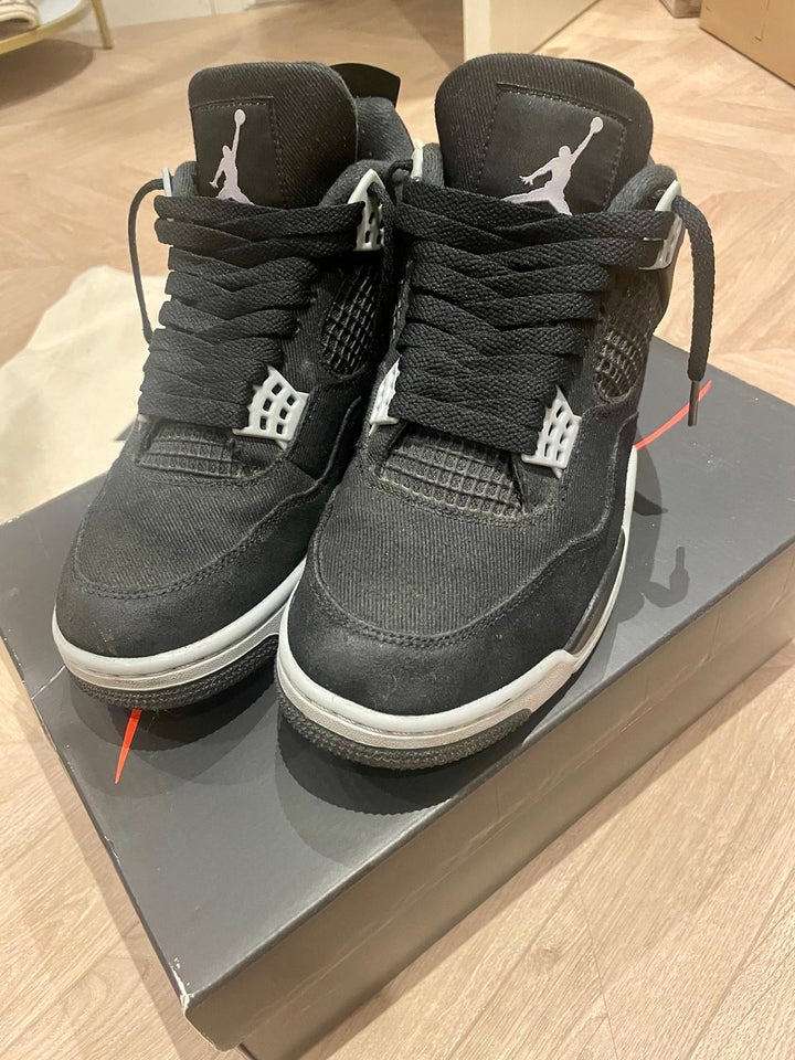 Nike Air Jordan 4 sneakers