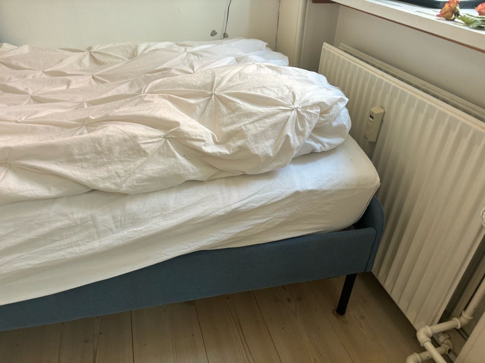 Enkeltseng, Ikea, b: 95 l: 206 h: 85