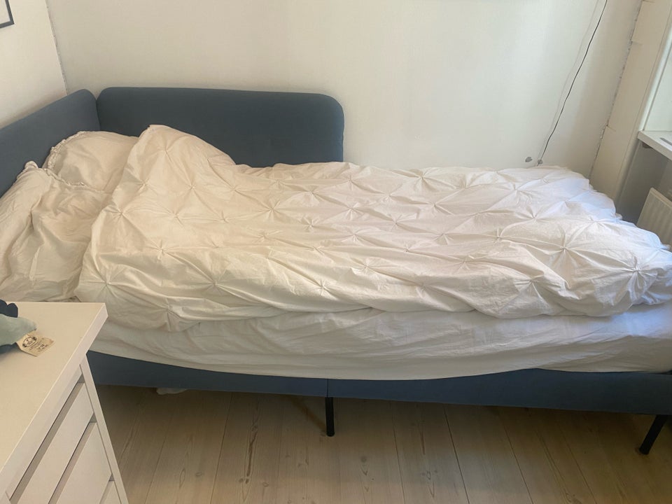 Enkeltseng, Ikea, b: 95 l: 206 h: 85