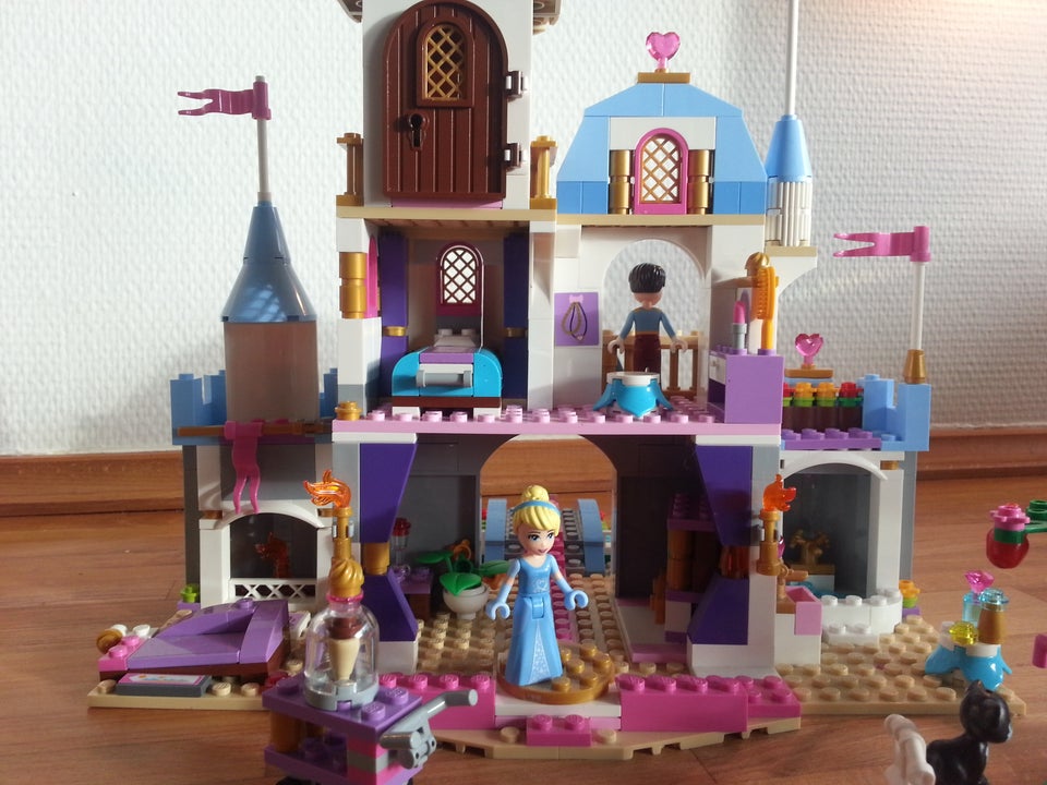 Lego Friends, Disney Askepots Slot