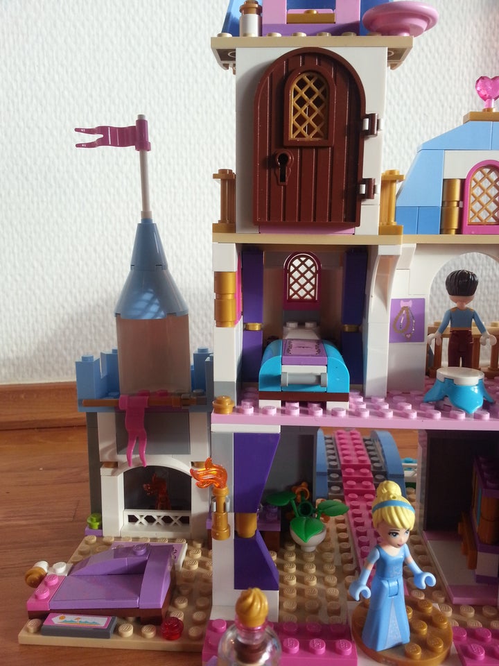 Lego Friends, Disney Askepots Slot