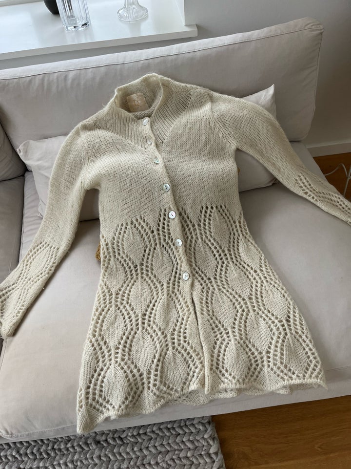 Cardigan, Q, str. 36