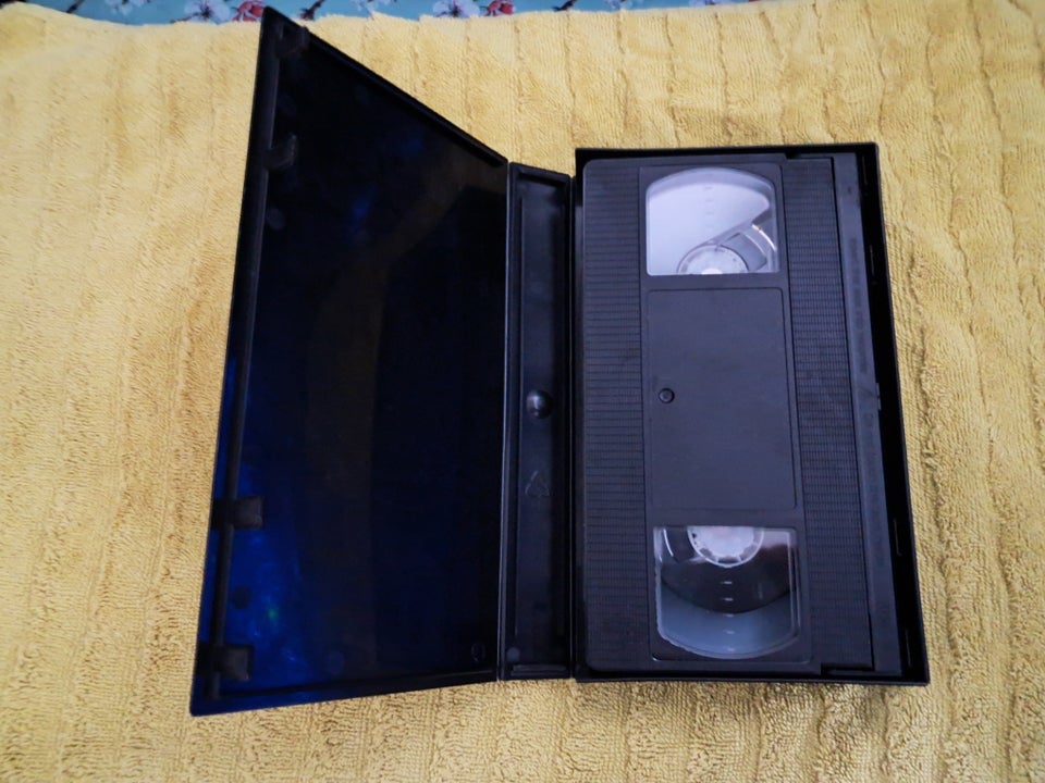 Eventyr, Hundevalpen Silver VHS –