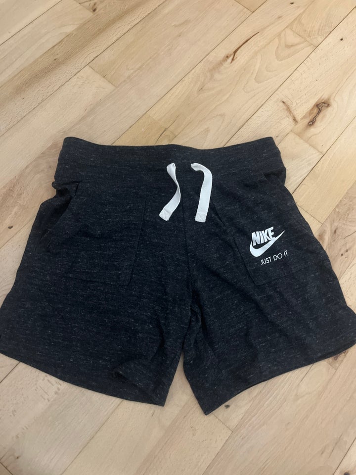 Shorts, Shorts, Nike