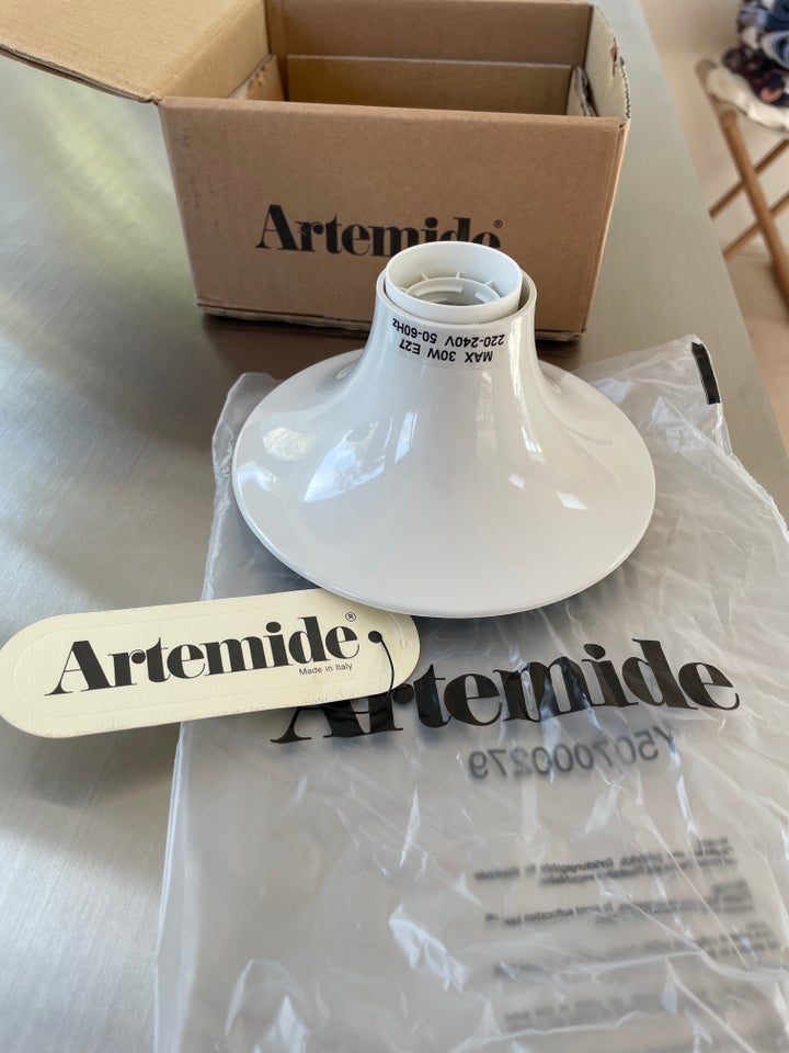 Anden loftslampe, Artemide