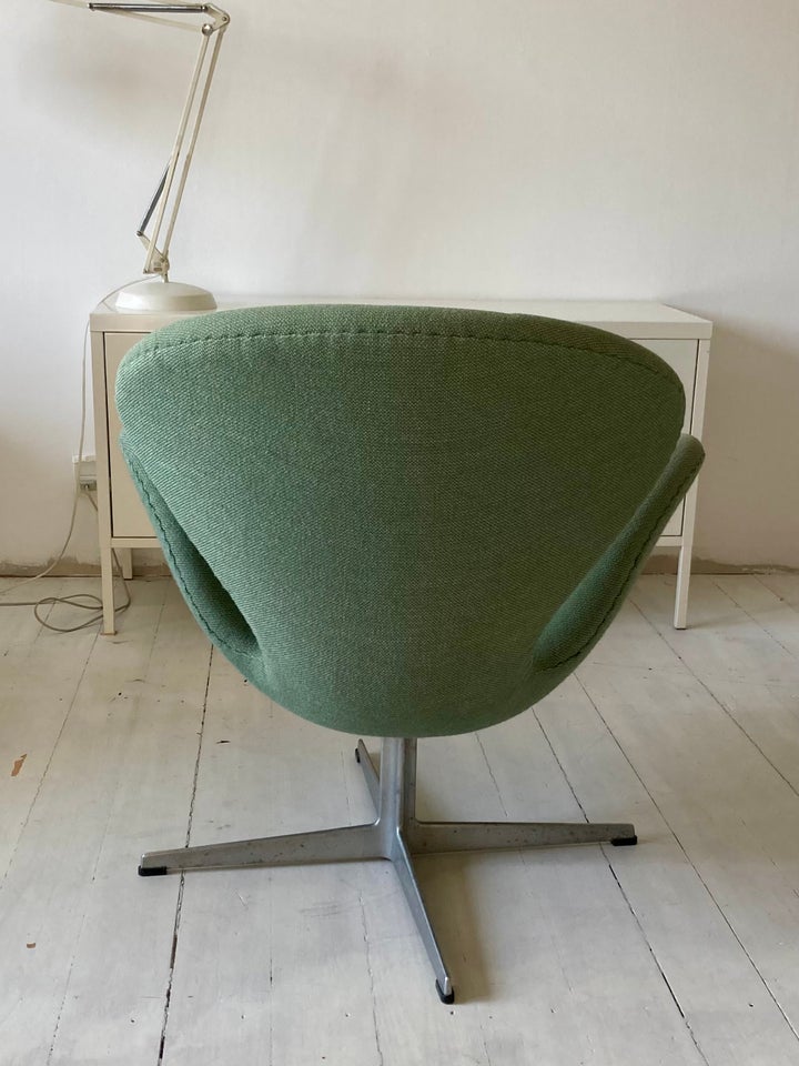 Arne Jacobsen, Svanen, Stol