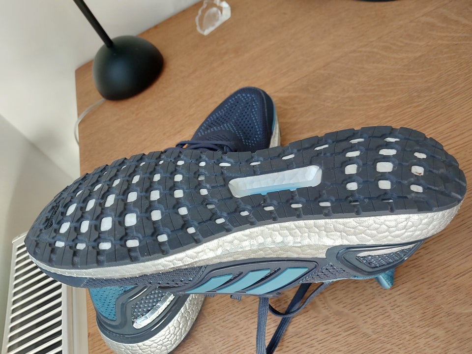 Løbesko Adidas UltraBoost 195