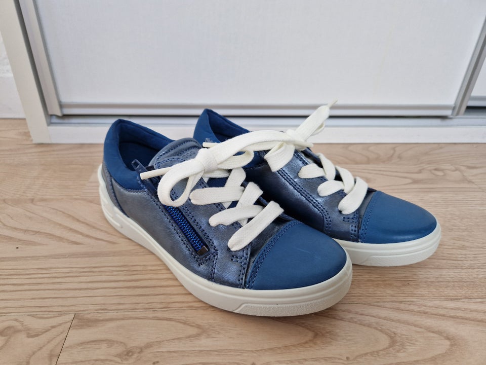 Sneakers, str. 32, Ecco