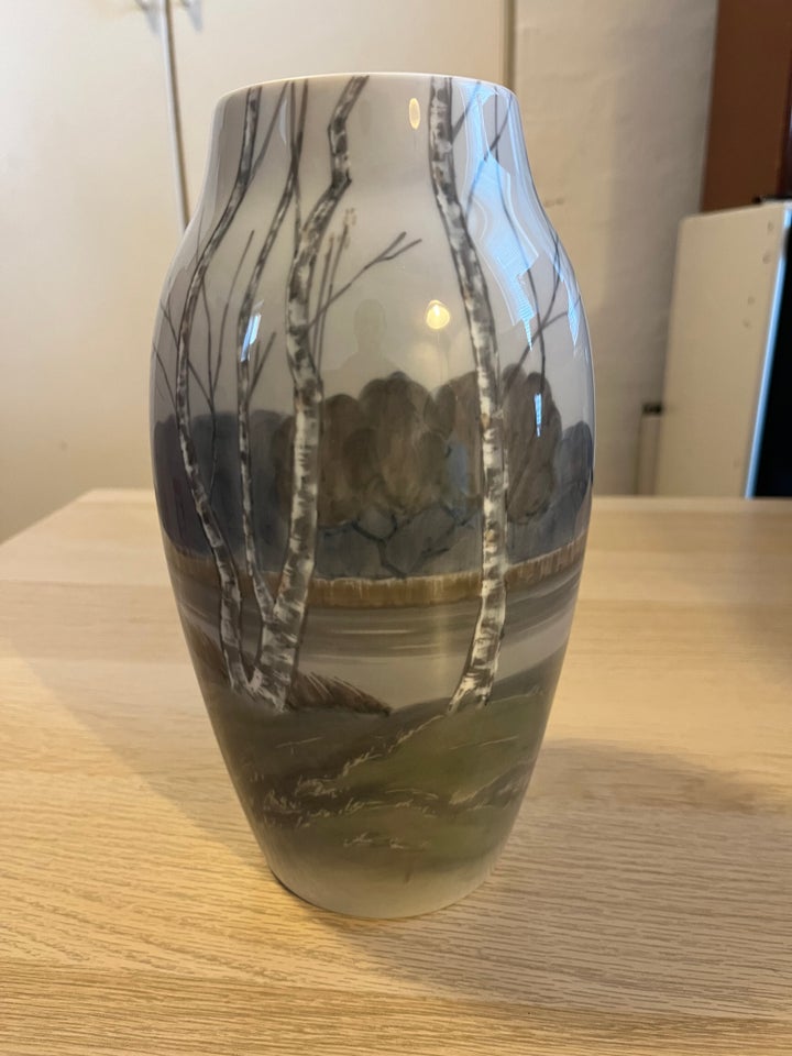 vase, porcelæn, 100 år gl.