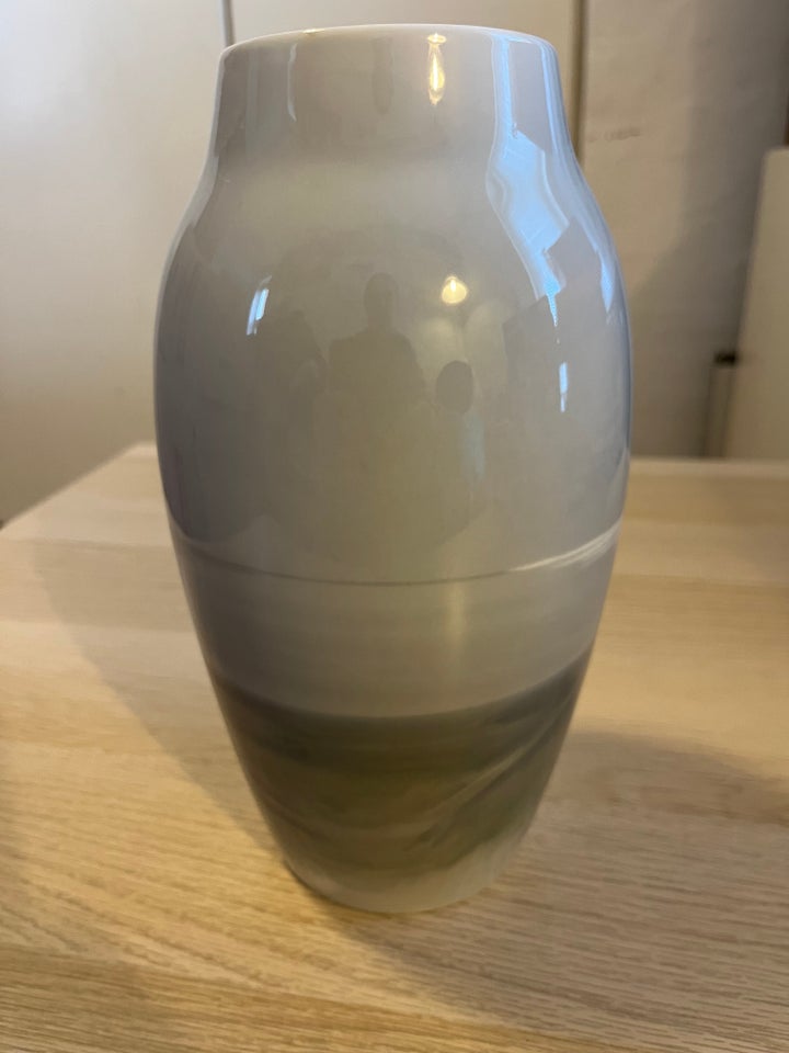 vase, porcelæn, 100 år gl.