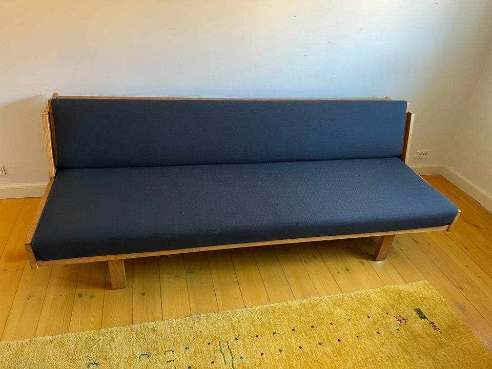 Wegner, GE258 Sovesofa