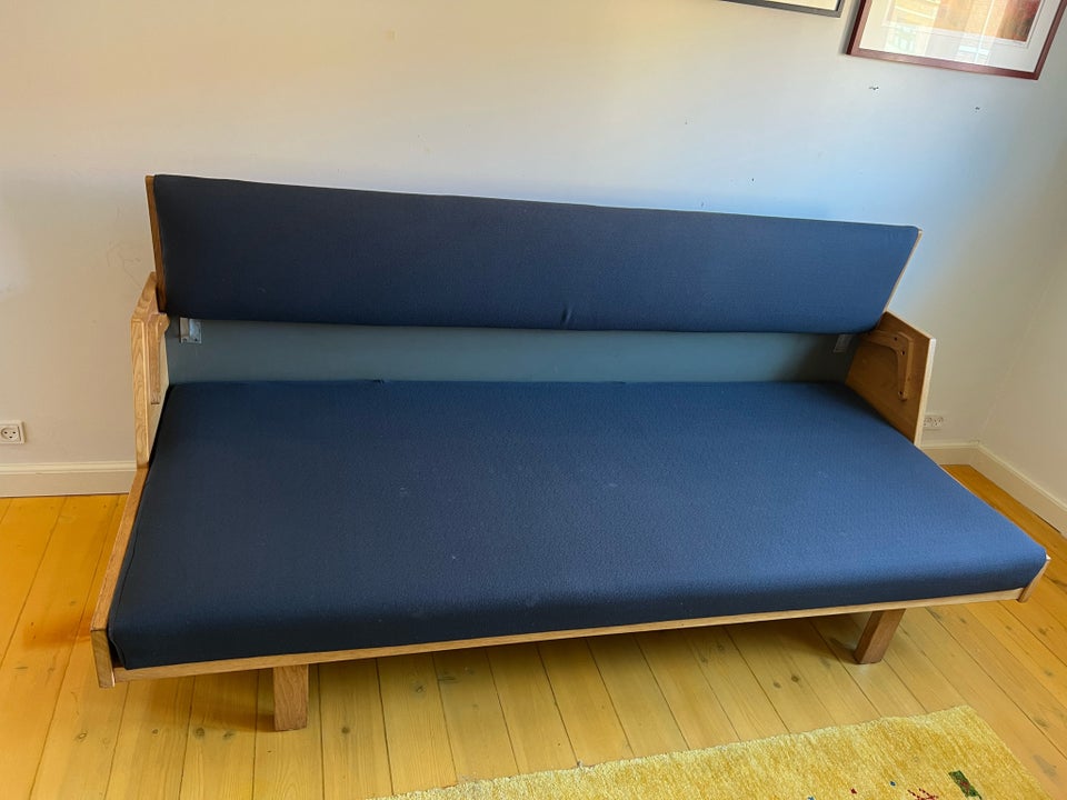 Wegner, GE258 Sovesofa