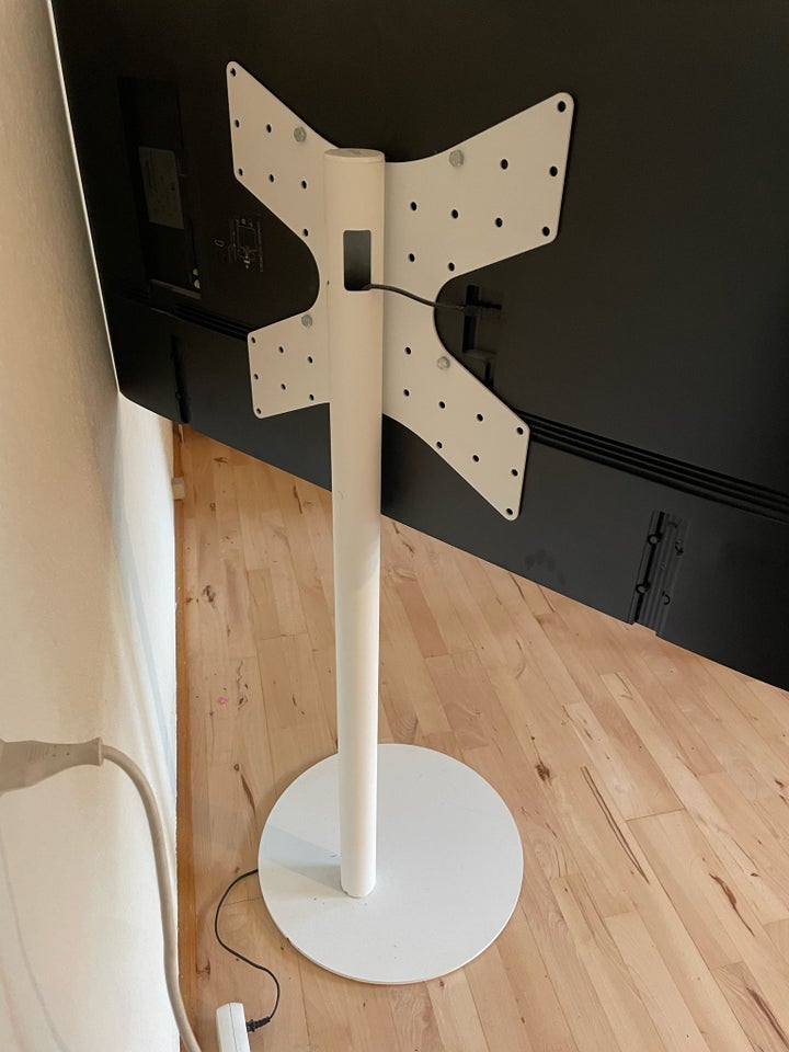 Anden arkitekt, TV stander