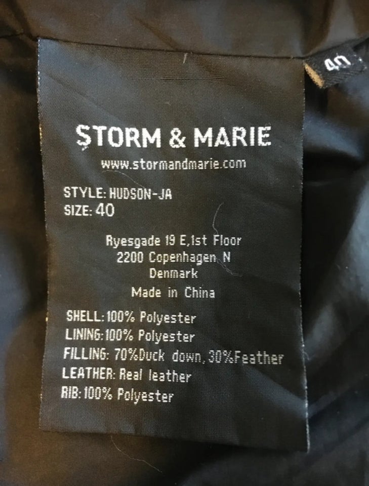 Dynejakke, str. 40, Storm og Marie