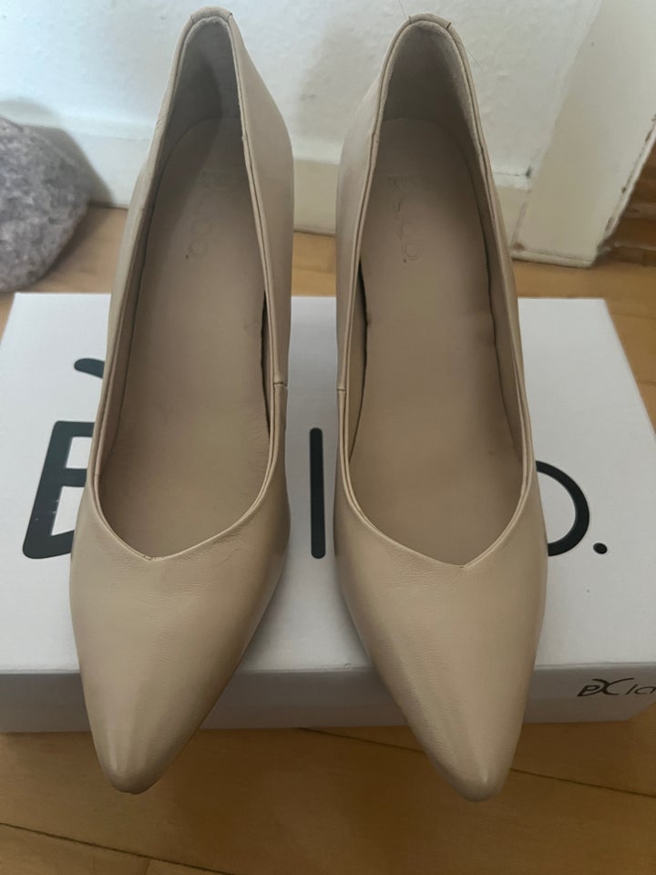 Pumps str 38 Cream