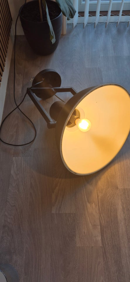 Anden loftslampe, Industrilampe