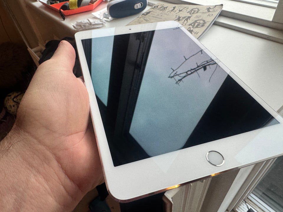 iPad mini 4, 16 GB, hvid