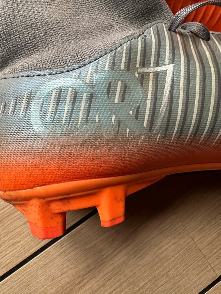 Fodboldstøvler, Nike Mercurial