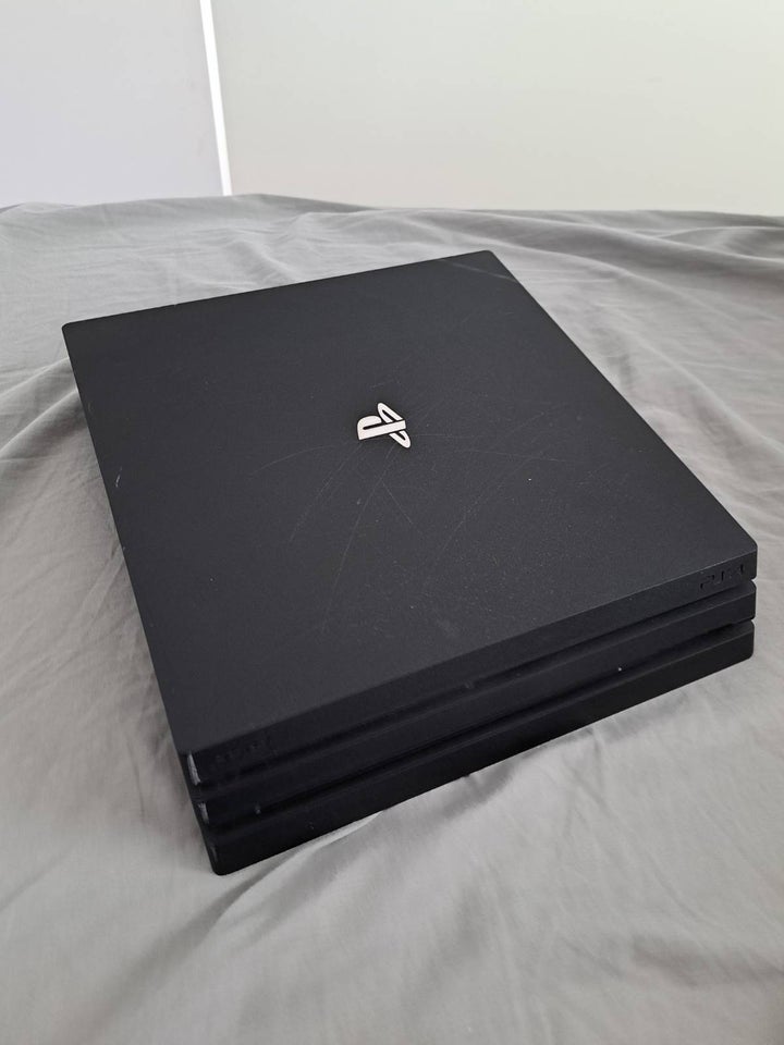 Playstation 4 Pro, 1TB, God