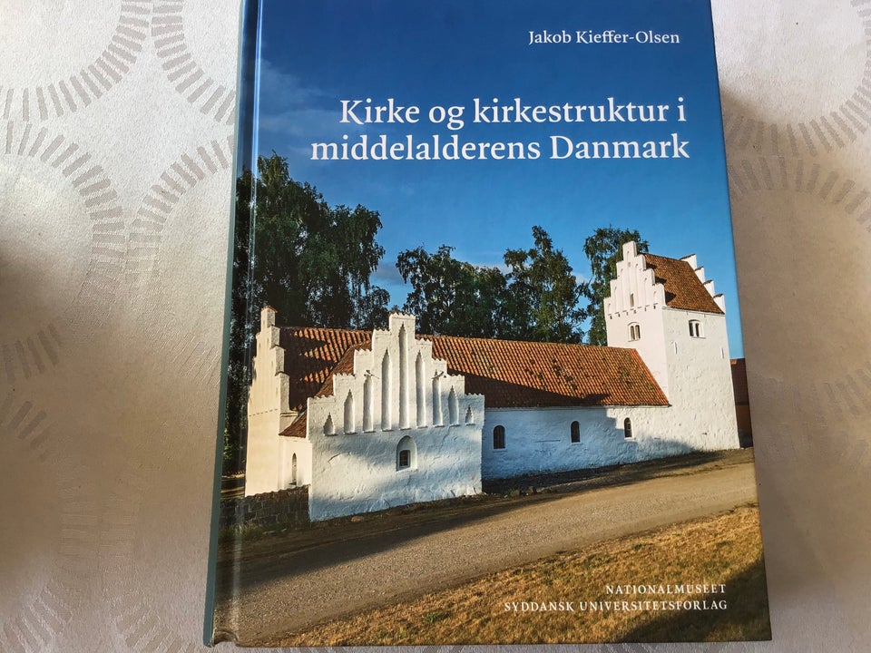 Kirke og kirkestrukturi