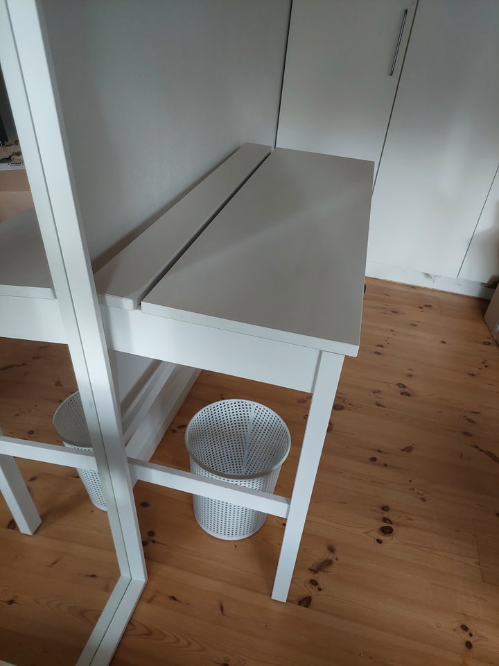 Skrivebord, IKEA, b: 120 d: 46 h: 76