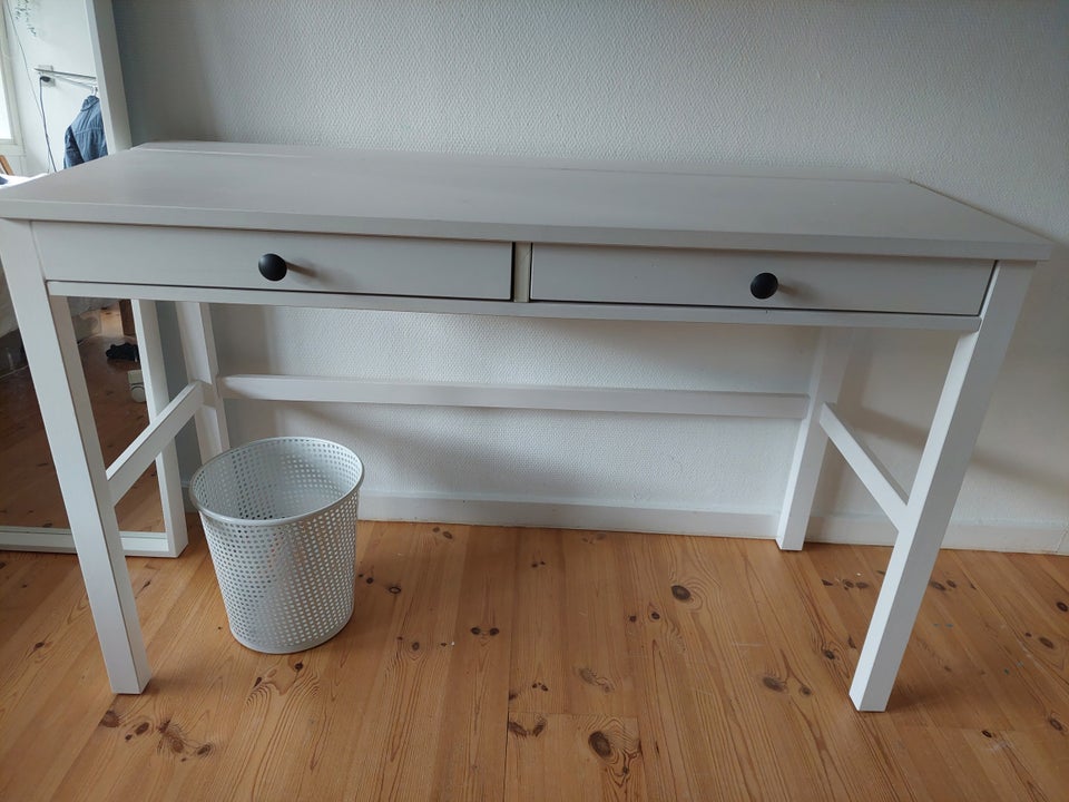 Skrivebord, IKEA, b: 120 d: 46 h: 76