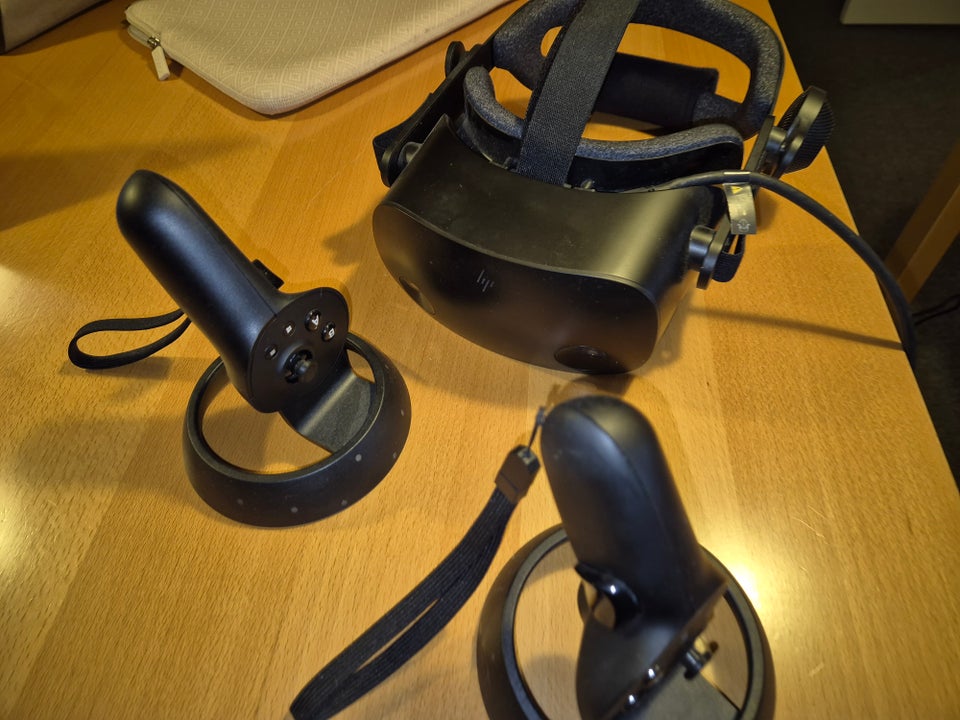 HP Reverb G2 VR headset,