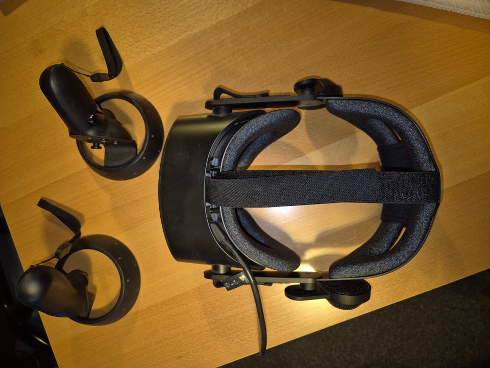 HP Reverb G2 VR headset,