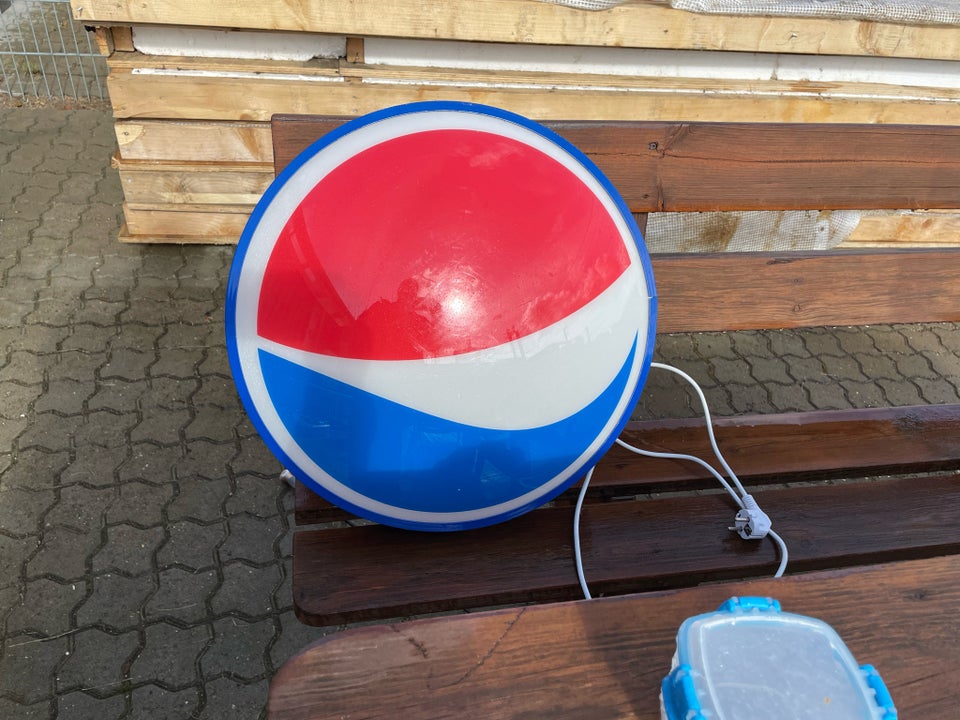 Pepsi lysskildt, Pepsi