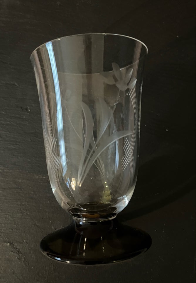 Glas, 7 gamle glas med grå samt 1 glas