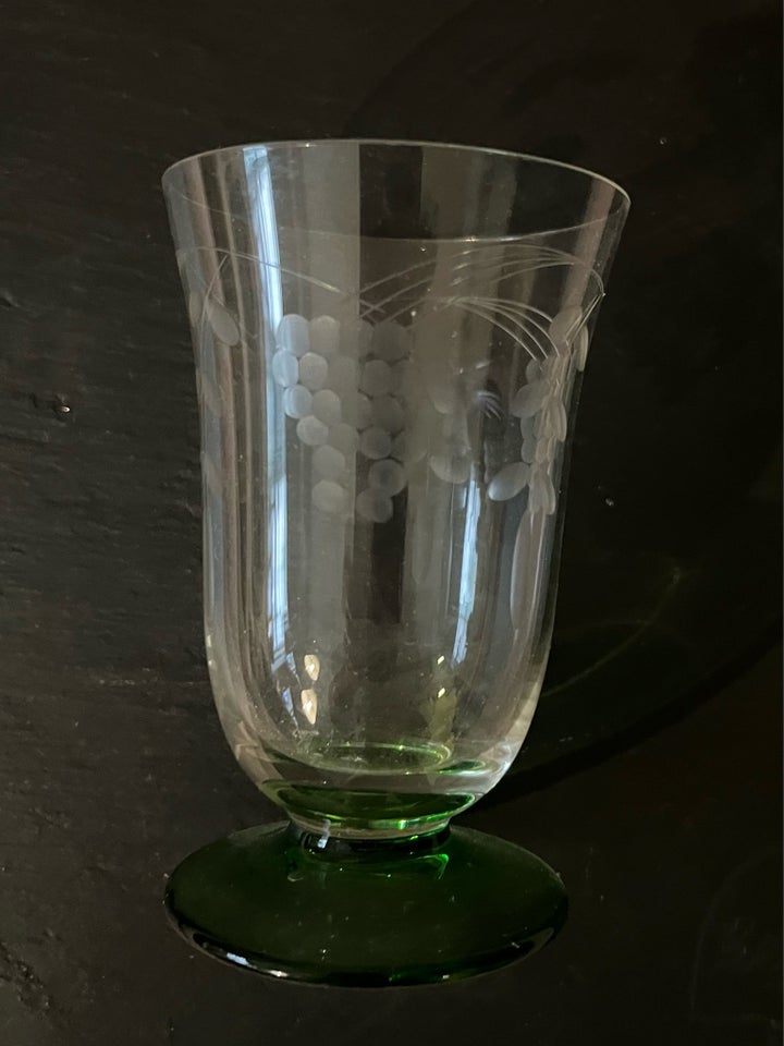 Glas, 7 gamle glas med grå samt 1 glas