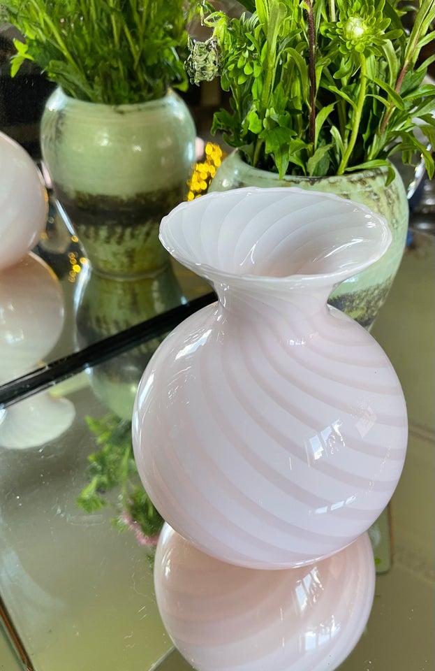Vintage rosa swirl vase Murano
