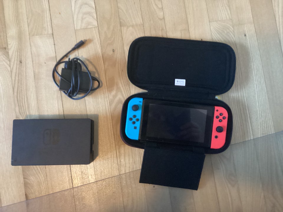 Nintendo Switch, God