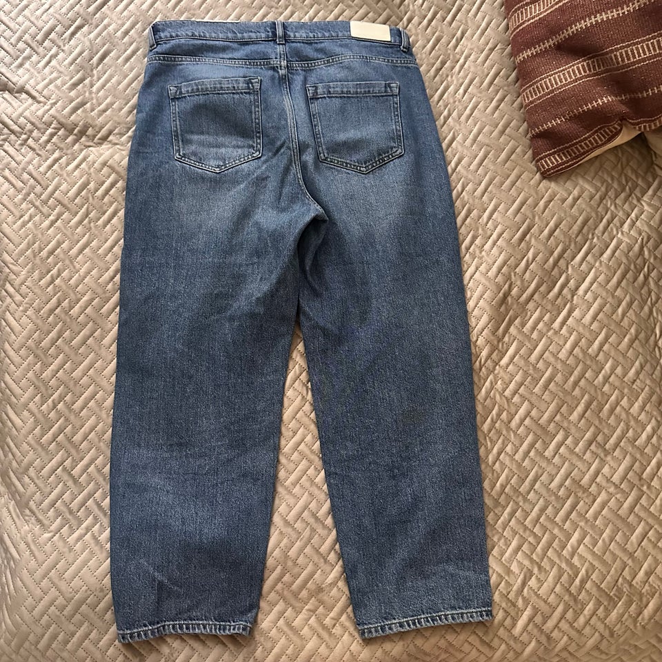 Jeans, Whistles, str. 32