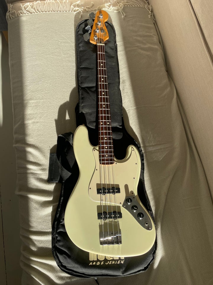 Elbas, Fender (Mex) Jazz Bass