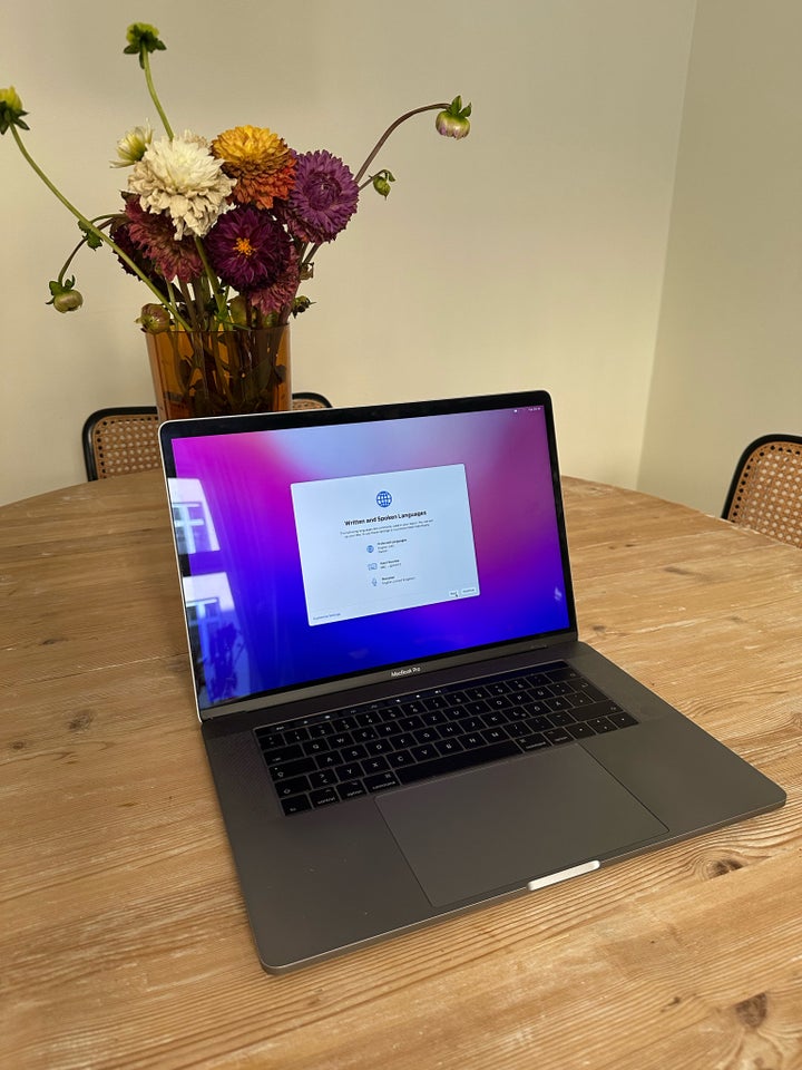 MacBook Pro, 15” Late 2016, Touch