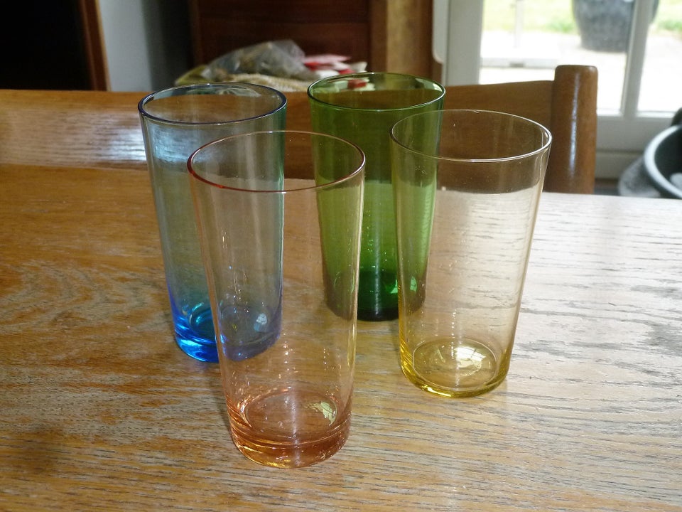 Glas kulørte sodavandsglas