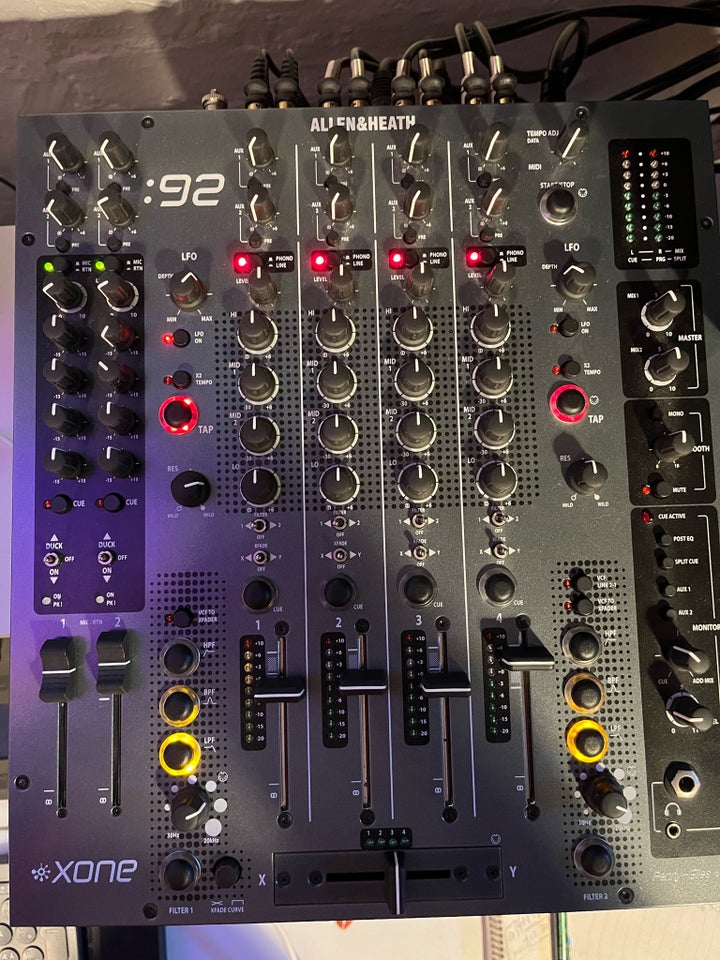 DJ Mixer, Allen  Heath Xone 92