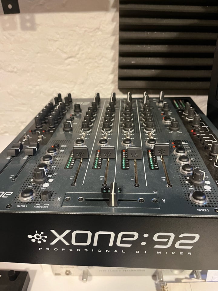 DJ Mixer, Allen  Heath Xone 92