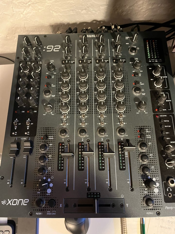 DJ Mixer, Allen  Heath Xone 92