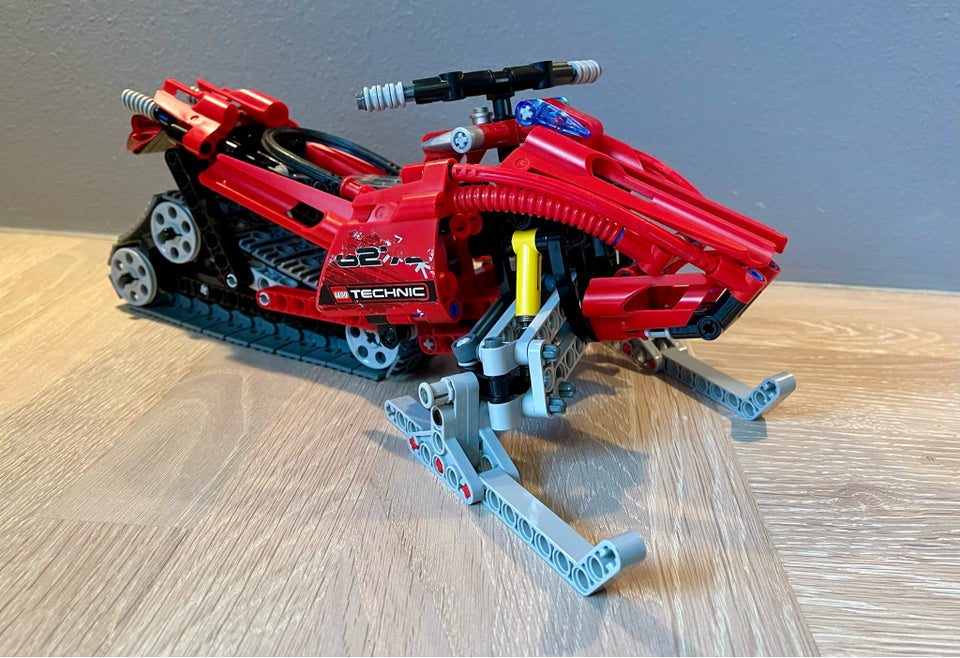 Lego Technic, 8272 Snemobil