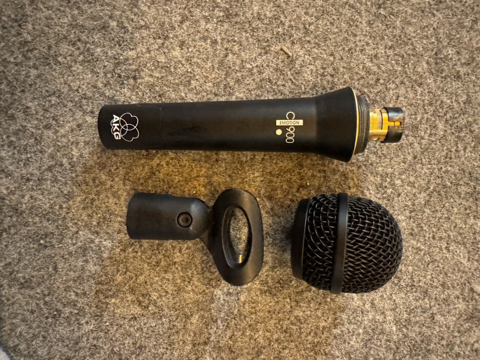 Sang Mikrofon, AKG C900 EMOTION