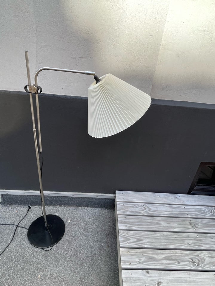 Le Klint 321 gulvlampe