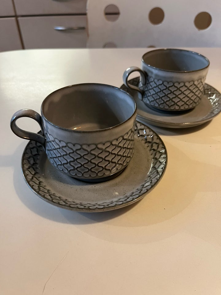 Porcelæn, 2 kopper og underkopper,