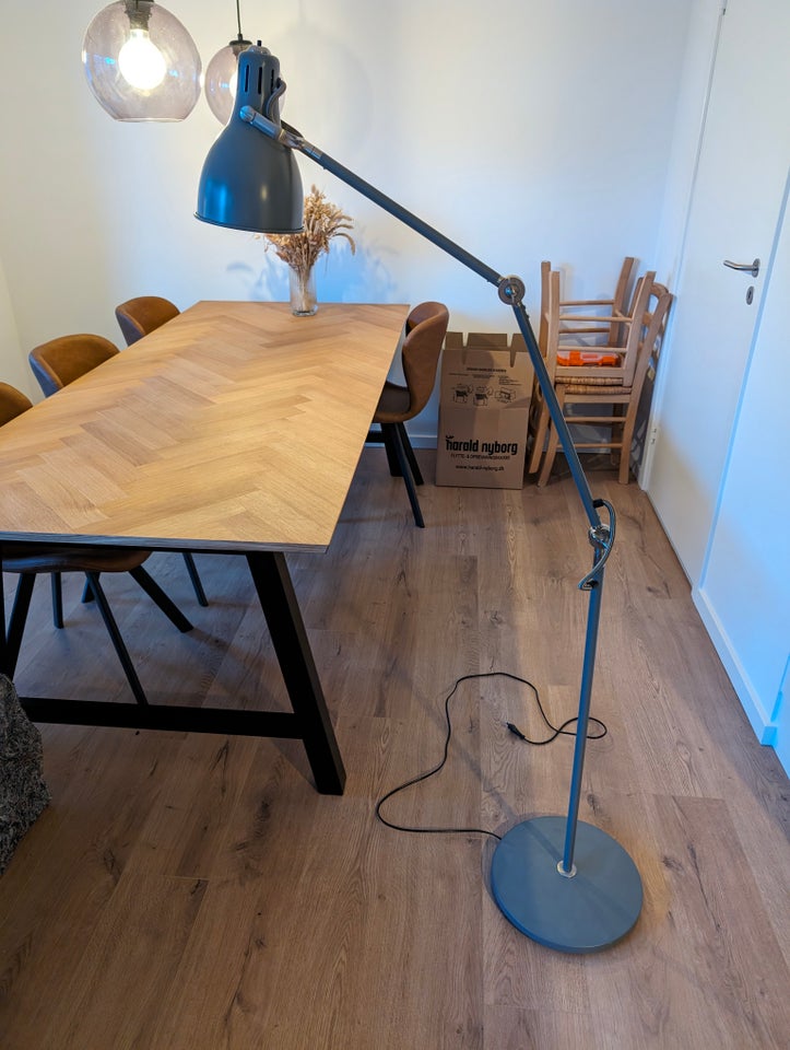 Gulvlampe IKEA Aröd