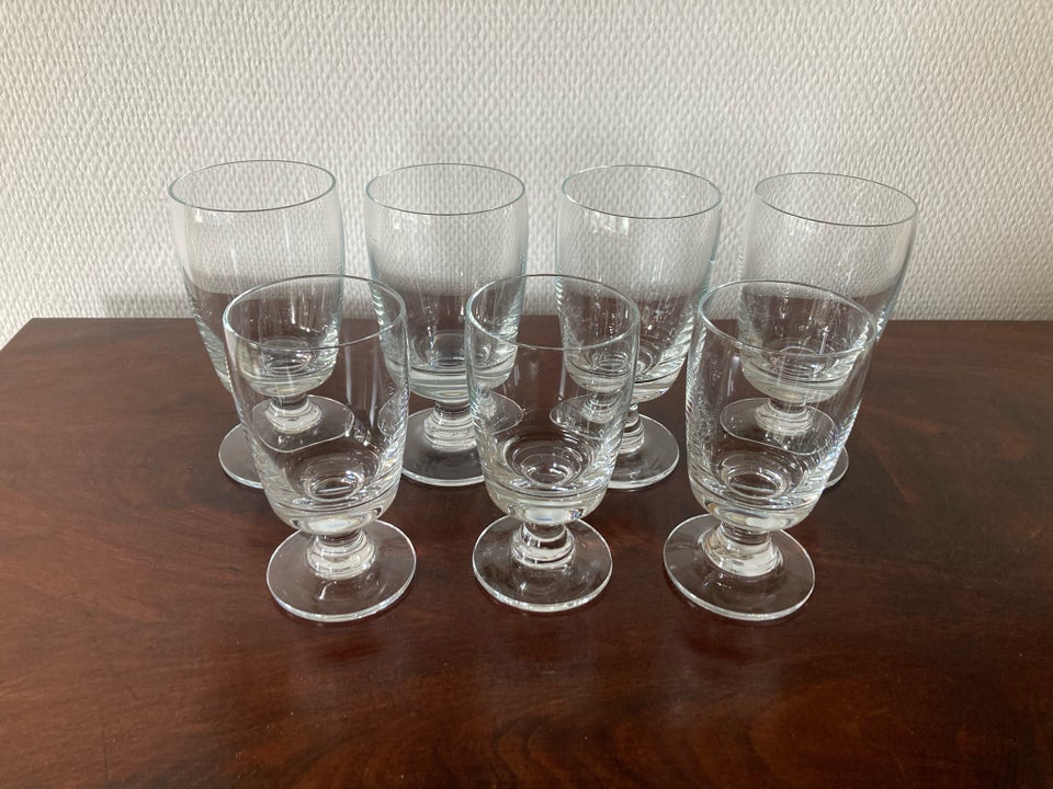 Glas 3 hvidvin og 4 rødvin