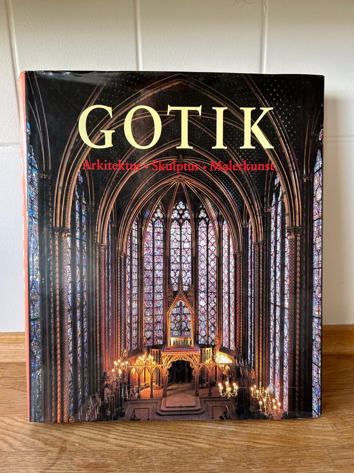 Gotik, Toman, emne: arkitektur